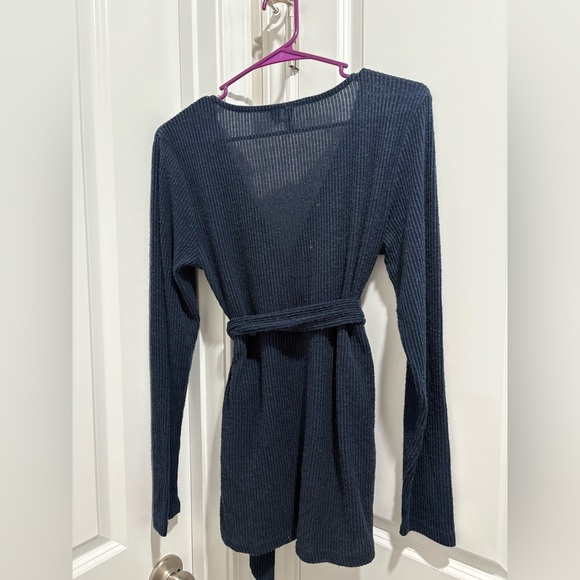 Vero Moda Navy Ribbed V-Neck Maternity Blouse - Picture 5 of 5